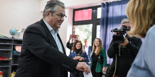 Ο Δημήτρης Κουτσούμπας ψήφισε στη Λαμία – “Να κάνουμε το ΚΚΕ πιο ισχυρό”