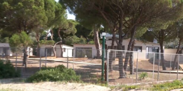 Εθνικό Πάρκο Σχινιά: Τα τροχόσπιτα που έγιναν… βίλες