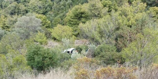 Μαραθώνας – Μικρό Σέσι: Αυτοκίνητο έπεσε σε γκρεμό, τραυματίστηκαν οι επιβάτες