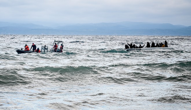 Κάλυμνος: Επιχείρηση διάσωσης δεκάδων μεταναστών από Λιμενικό και Ναυτικό
