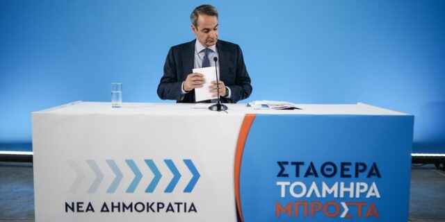 Τα σχέδια Μητσοτάκη για την κυβέρνηση: Πρωτοκλασάτοι στον πάγκο, κεντρώες “μεταγραφές”