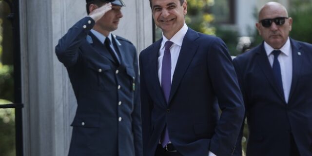 Αυτοί είναι (οι ψηφοφόροι), αυτούς έφεραν, τώρα “τα κεφάλια μέσα”