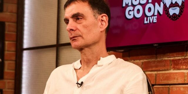 Ο Γιώργος Μπαρτζώκας στο Show Must Go On: “Ο Σλούκας έχει στα 33 τον ίδιο ρόλο που είχε στην Φενέρ στα 27, θέλω σαν τρελός να μείνει ο Βεζένκοβ”