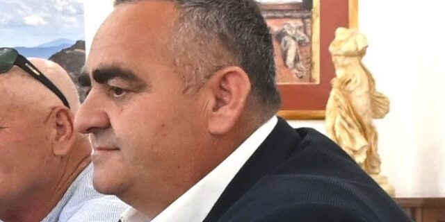 Φρέντι Μπελέρης: Την Τρίτη η ορκωμοσία του προφυλακισμένου δημάρχου Χειμάρρας – Ερωτηματικό η ανάληψη καθηκόντων του