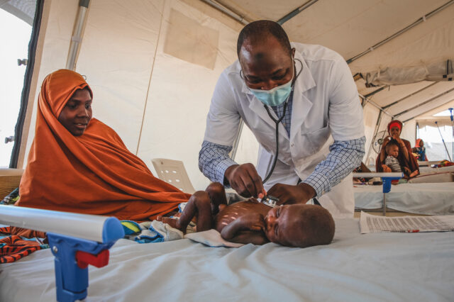 “Η Aisha έφτασε στο νοσοκομείο. Το μωρό της δεν μπορούσε να φάει από το στήθος της μητέρας του”