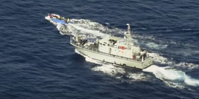 “Τα γκουλάγκ της Μεσογείου”: Πώς η λιβυκή ακτοφυλακή, με χρήματα της ΕΕ, συλλαμβάνει μετανάστες στη θάλασσα