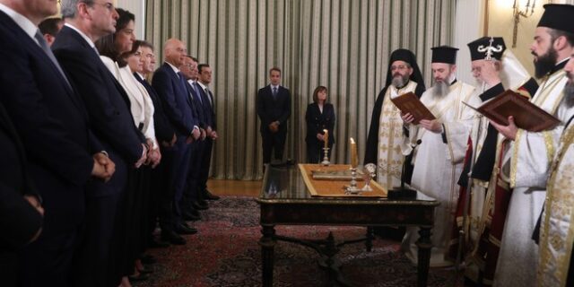 Ορκίστηκε η νέα κυβέρνηση – Τα “κλειδιά” στους νέους υπουργούς