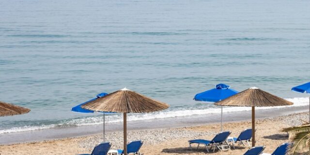Κρήτη: Παρέμβαση του Συνηγόρου του Πολίτη μετά την απαγόρευση σε παιδί να καθίσει σε ξαπλώστρα σε παραλία