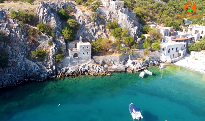 Διακοπές: Τέσσερα υπέροχα χωριά της Πελοποννήσου πάνω στο κύμα