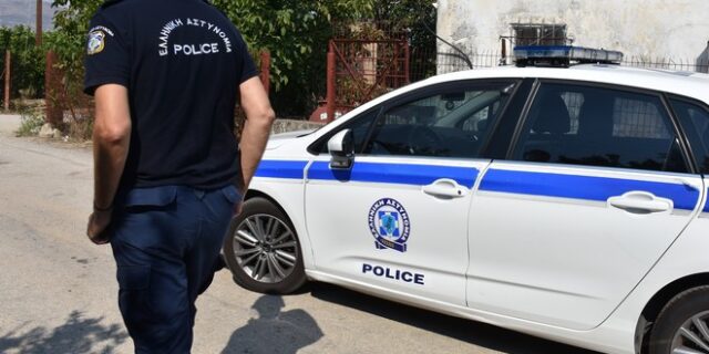 Κρήτη: Χτυπούσε τη σύντροφό του μέσα στο αυτοκίνητο – Τον είδαν οι αστυνομικοί και τον συνέλαβαν