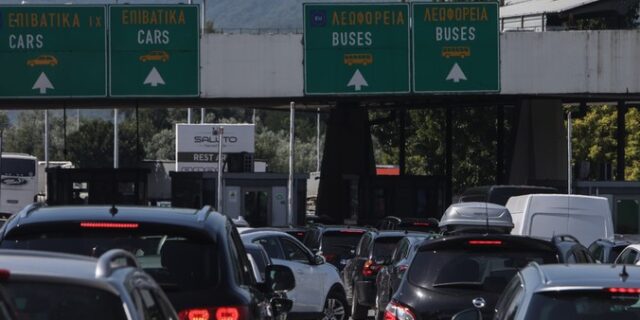 Έξαλλοι οι Βαλκάνιοι τουρίστες με τις καθυστερήσεις στα ελληνικά σύνορα – Τι γράφουν στα social media