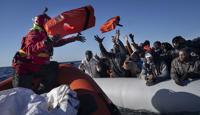 Spiegel: Η Κομισιόν έστειλε στην Αθήνα επιστολή με 27 “συστάσεις” για το προσφυγικό