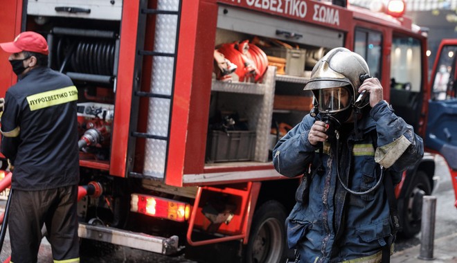 Φωτιά σε διαμέρισμα στο κέντρο της Αθήνας – Απεγκλωβίστηκε μία γυναίκα