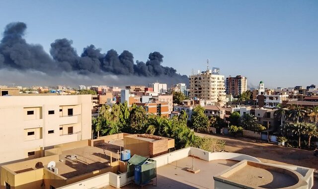 Σουδάν: Μαίνονται οι μάχες στις μεγαλύτερες πόλεις της χώρας