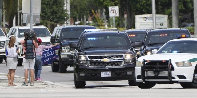 Ο Τραμπ ενώπιον της Δικαιοσύνης για τα απόρρητα έγγραφα που κατηγορείται ότι έκρυβε