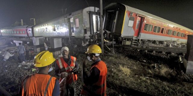 Ινδία: Τουλάχιστον 288 νεκροί από τη σύγκρουση τριών τρένων – Πάνω από 850 τραυματίες