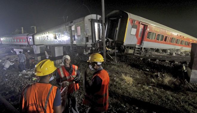Ινδία: Τουλάχιστον 288 νεκροί από τη σύγκρουση τριών τρένων – Πάνω από 850 τραυματίες