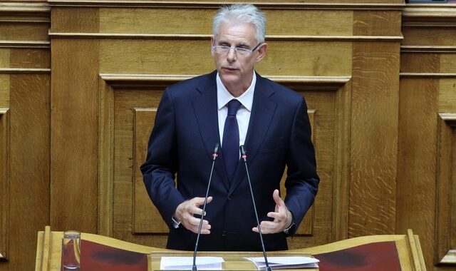 Σπύρος Πνευματικός: Παρέδωσε τη βουλευτική έδρα του στη ΝΔ