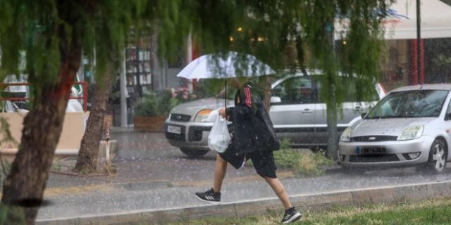 Κακοκαιρία: Καταιγίδες και κεραυνοί θα πλήξουν τη Θεσσαλία – Τι αναφέρει το έκτακτο δελτίο της ΕΜΥ