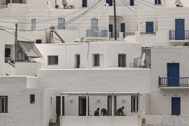Υπερτουρισμός: Η “Μυκονοποίηση” της Πάρου