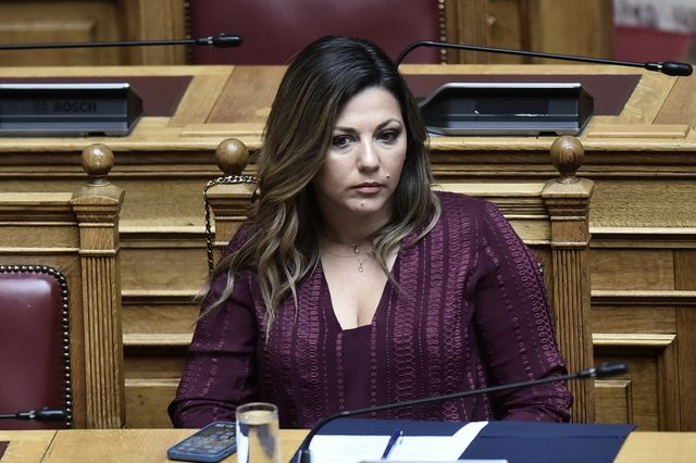 Αντίδραση Ζαχαράκη για το ξύλο έξω από τη Διεύθυνση Πρωτοβάθμιας Εκπαίδευσης