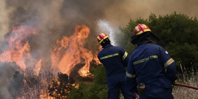 Φωτιές: Πυροσβέστης υπέστη έμφραγμα ενώ έδινε μάχη με τις φλόγες