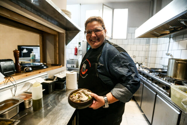 “Ένα καλό φαγητό μπορεί να μας φέρει κοντά” – Η σύμπραξη-έκπληξη της Γωγώς Δελογιάννη