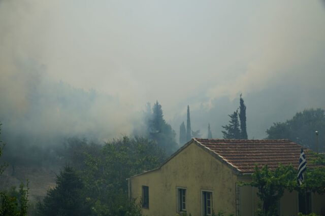 Φωτιά στην Κέρκυρα: Νέες εκκενώσεις οικισμών – Μήνυμα 112 στους κατοίκους
