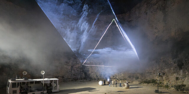 Ταξιδεύοντας με λεωφορείο στον Κήπο των Ηδονών