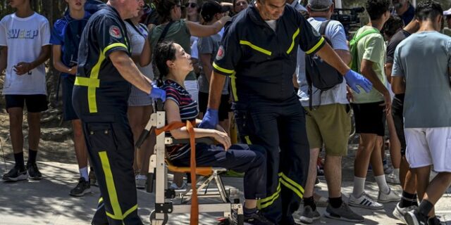 Ακρόπολη: Τουρίστρια λιποθύμησε από τη ζέστη – Κλείνει ο αρχαιολογικός χώρος λόγω καύσωνα