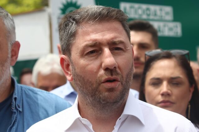 Ο Ανδρουλάκης στις πληγείσες περιοχές στη Σαρωνίδα – Συνεδριάζει η Κοινοβουλευτική Ομάδα