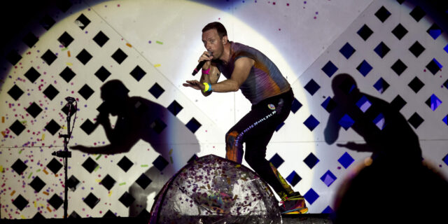 Οι Coldplay έρχονται στην Ελλάδα – Όλα όσα πρέπει να ξέρεις για τον Chris Martin και την μπάντα του