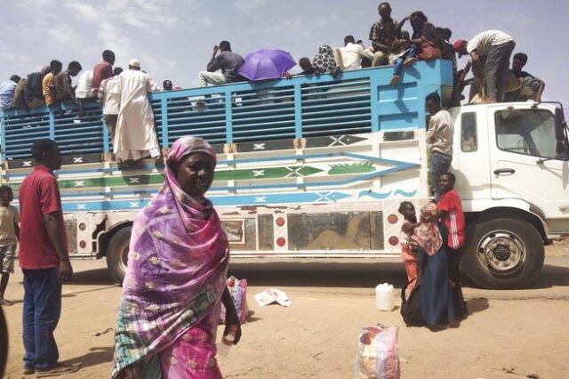 Σουδάν: Μαίνονται οι μάχες – Αντιμέτωποι με ασθένειες και υποσιτισμό οι εκτοπισμένοι