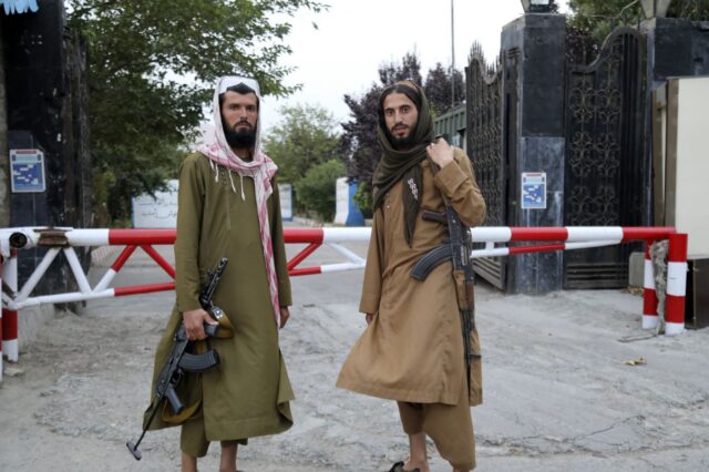 Ταλιμπάν: Απαγορεύουν τη γραβάτα στους άνδρες ως χριστιανικό σύμβολο