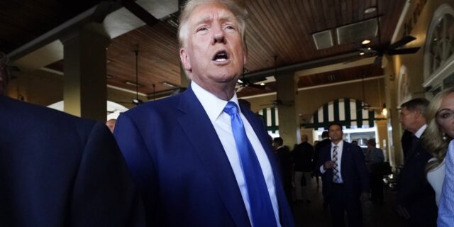 Ο Τραμπ αποσύρει αγωγή κατά του πρώην δικηγόρου του