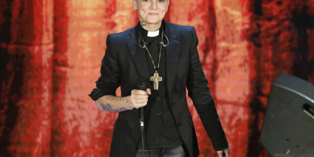 Η μέρα που η Sinead O’Connor έσκισε τη φωτογραφία του Πάπα σε ζωντανή μετάδοση