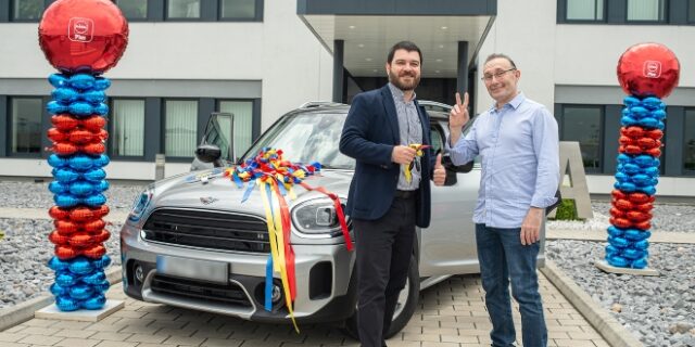 Η Lidl Ελλάς έδωσε τα κλειδιά του Mini Cooper Countryman στον μεγάλο νικητή του ανοιξιάτικου διαγωνισμού Lidl Plus