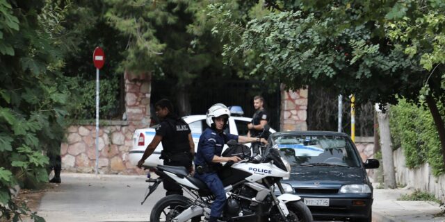 Επεισοδιακή καταδίωξη στο κέντρο της Αθήνας – Τραυματίστηκαν δύο αστυνομικοί