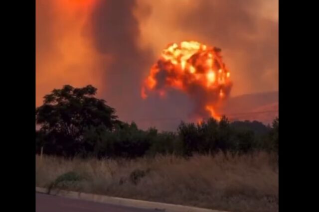 Νέα Αγχίαλος: Μεγάλη έκρηξη και μανιτάρι φωτιάς ύψους δεκάδων μέτρων – Βίντεο