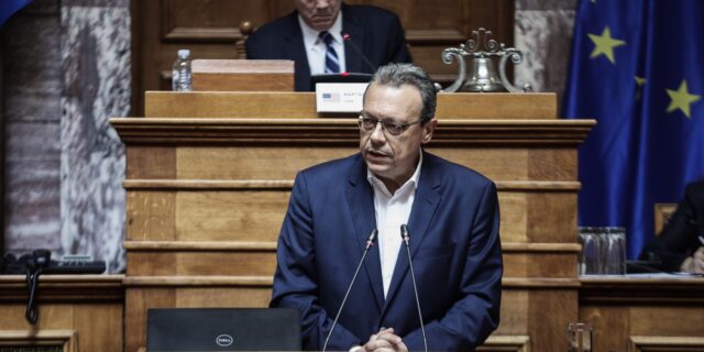 Φάμελλος κατά Μητσοτάκη: Το έβαλε στα πόδια, προσπαθεί να κρυφτεί από την πραγματικότητα