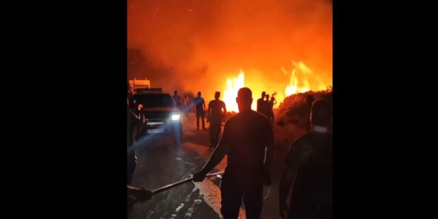 Νύχτα αποκάλυψης στη Ρόδο: Συγκλονιστικά βίντεο από την άνιση μάχη με τη φωτιά