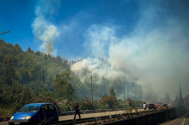 Φωτιές: Εκκενώνθηκαν οικισμοί στην Ηλεία, μια προσαγωγή – Οριοθετήθηκε η πυρκαγιά στην Καστοριά
