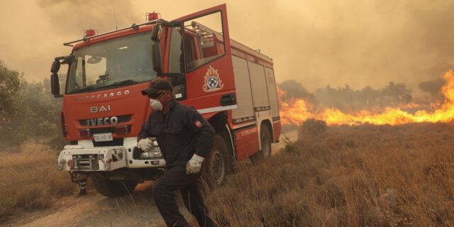 Φωτιές: “Θα δυσκολέψει η κατάσταση τις επόμενες μέρες” λέει η Πυροσβεστική