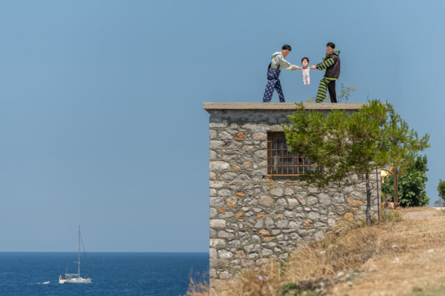 Μέδουσες, μπλε γορίλες και “μηχανές ονείρων” σε 10 ελληνικά νησιά