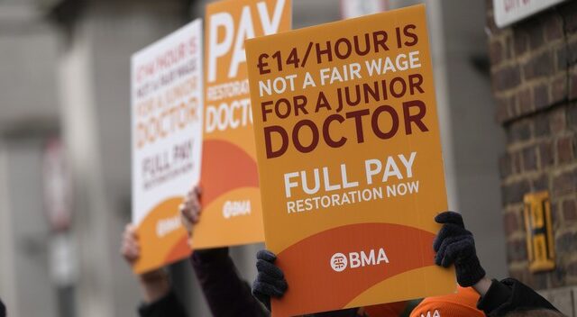 Μεγάλη Βρετανία: Η μεγαλύτερη απεργία στην ιστορία του ιατρικού συστήματος