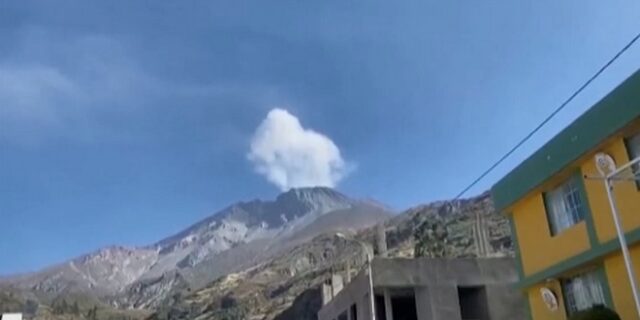 Περού: Όλο και συχνότερες οι εκρήξεις στο ηφαίστειο Ουμπίνας – Σε επιφυλακή οι αρχές