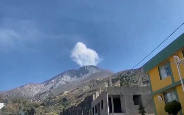 Περού: Όλο και συχνότερες οι εκρήξεις στο ηφαίστειο Ουμπίνας – Σε επιφυλακή οι αρχές