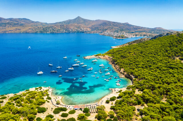 Μάσκα, βατραχοπέδιλα και είστε έτοιμοι για μία υποβρύχια ξενάγηση στο αρχαίο πολεμικό λιμάνι της Αίγινας