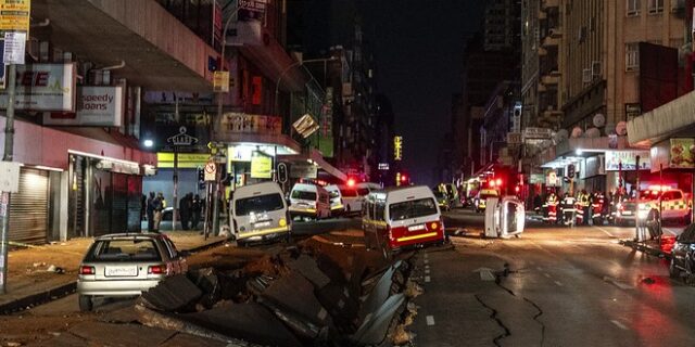 Βίντεο: Υπόγεια έκρηξη στο Γιοχάνεσμπουργκ – Τινάχθηκαν αυτοκίνητα στον αέρα