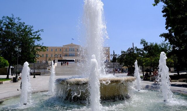 Καύσωνας: Τι θα ισχύσει από Πέμπτη έως Σάββατο στο Δημόσιο – Τηλεργασία και αναβολές ραντεβού